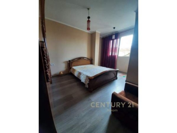 Tirane, jepet me qera apartament 2+1+BLK Kati 3, 80 m² 300 Euro (Rruga Xhepa, Shkozë)