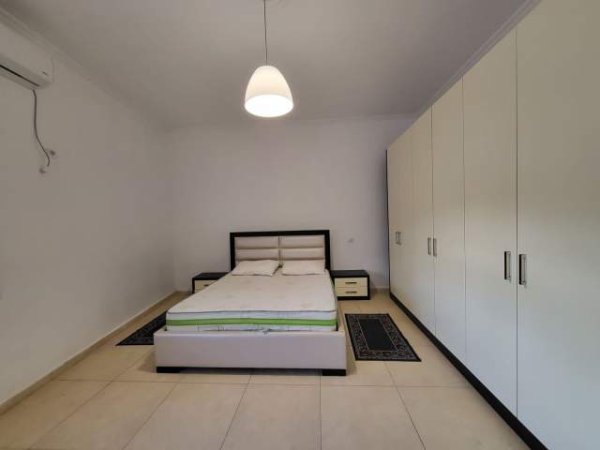 Okazion Qera , Apartament 3+1 tek Liqeni prane kopshtit botanik Kati 2, 130 m² 400 Euro (Kopshti Botanik)
