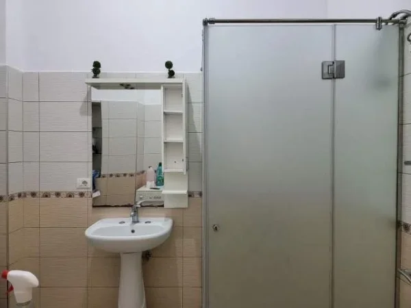 Okazion Qera , Apartament 3+1 tek Liqeni prane kopshtit botanik Kati 2, 130 m² 400 Euro (Kopshti Botanik)