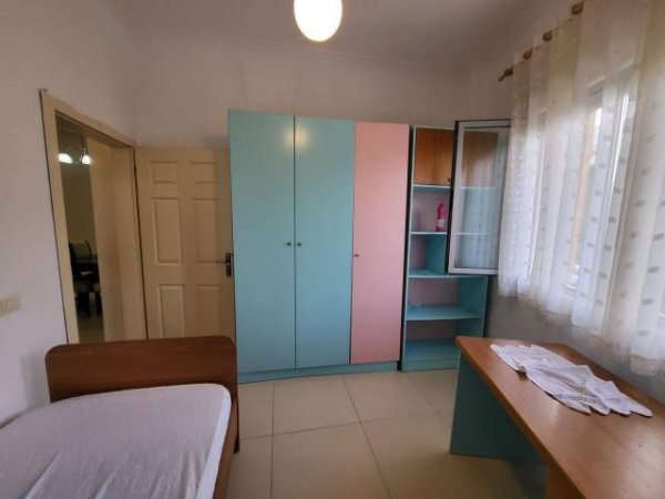 Okazion Qera , Apartament 3+1 tek Liqeni prane kopshtit botanik Kati 2, 130 m² 400 Euro (Kopshti Botanik)