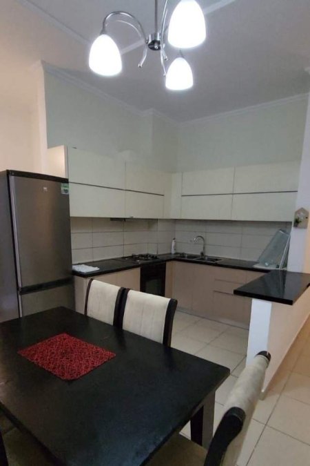 Okazion Qera , Apartament 3+1 tek Liqeni prane kopshtit botanik Kati 2, 130 m² 400 Euro (Kopshti Botanik)