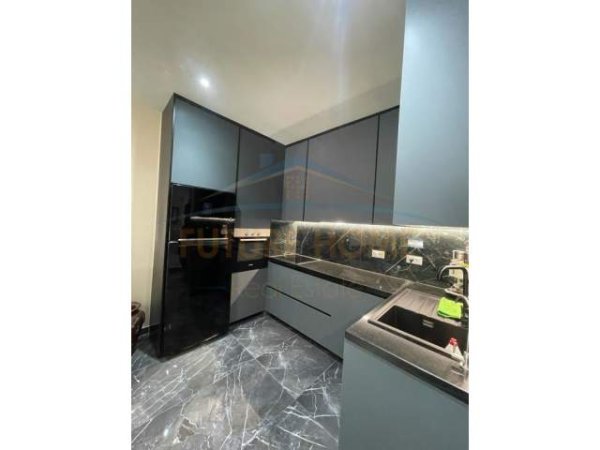 Tirane, jepet me qera 2+1 Kati 5, 73 m² 600 Euro