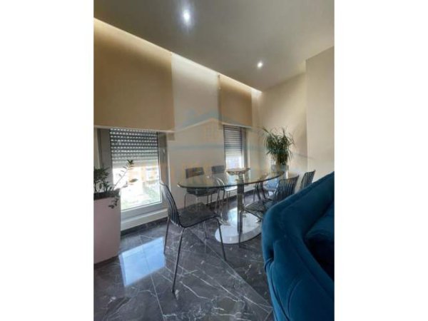 Tirane, jepet me qera 2+1 Kati 5, 73 m² 600 Euro