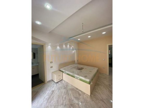 Tirane, jepet me qera apartament 2+1 Kati 7, 124 m² 400 Euro (Unaza e Re)