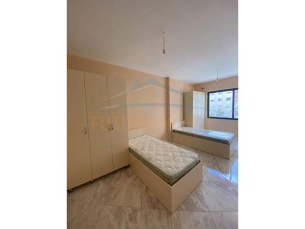 Tirane, jepet me qera apartament 2+1 Kati 7, 124 m² 400 Euro (Unaza e Re)