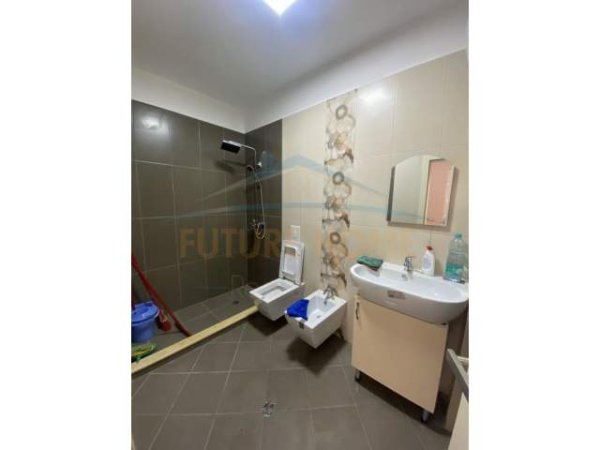 Tirane, jepet me qera apartament 2+1 Kati 7, 124 m² 400 Euro (Unaza e Re)