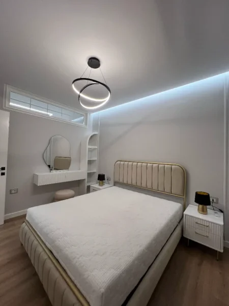 Tirane, jepet me qera apartament 2+1 Kati 5, 87 m² 1.000 € (Selvia)