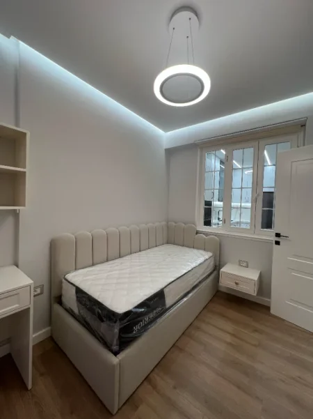 Tirane, jepet me qera apartament 2+1 Kati 5, 87 m² 1.000 € (Selvia)