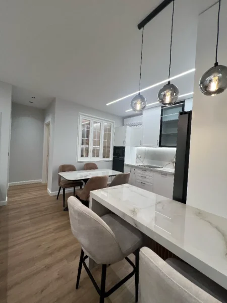 Tirane, jepet me qera apartament 2+1 Kati 5, 87 m² 1.000 € (Selvia)