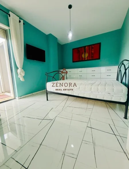 Tirane, jepet me qera apartament 2+1+Ballkon Kati 4, 137 m² 1.200 € (Liqeni i Thate)