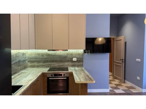 Tirane, jepet me qera apartament 1+1 Kati 11, 700 m² 700 € (pazari i ri)