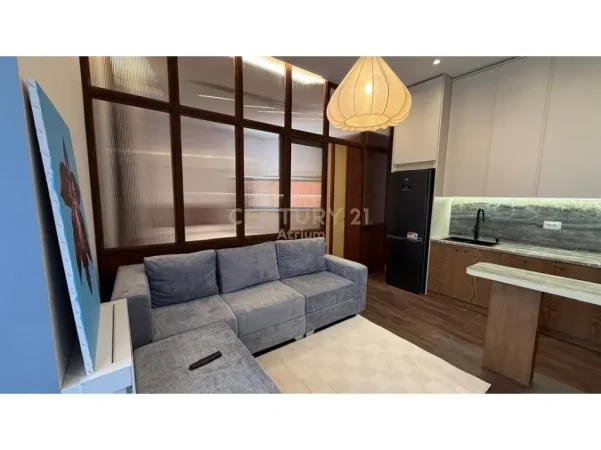 Tirane, jepet me qera apartament 1+1 Kati 11, 700 m² 700 € (pazari i ri)