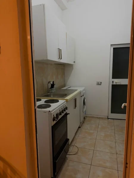 Tirane, jepet me qera shtepi 1+1 Kati 1, 60 m² 400 € (Myslym Shyr prane Shallvareve)