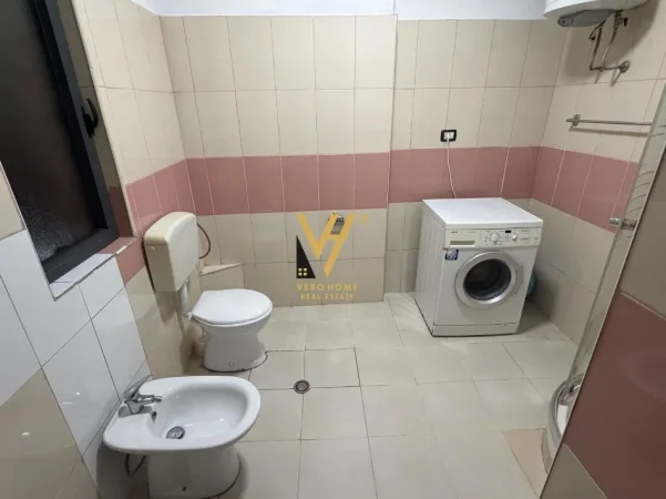Tirane, jepet me qera apartament 1+1+Ballkon Kati 3, 60 m² 470 € (ALI DEMI)