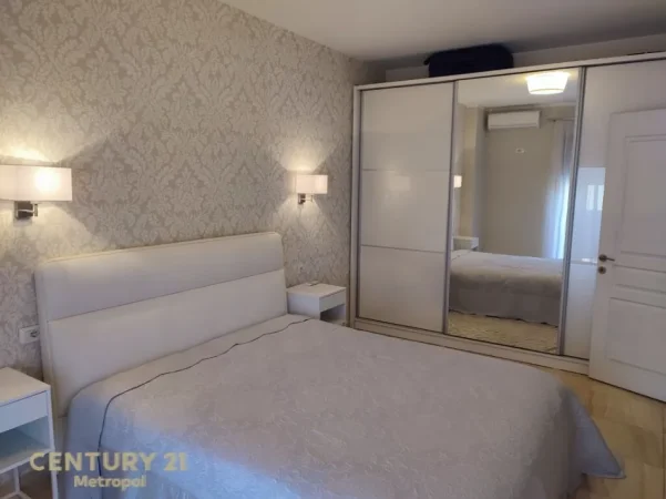 Tirane, jepet me qera apartament 1+1 Kati 6, 75 m² 700 € (ish stacioni i trenit)