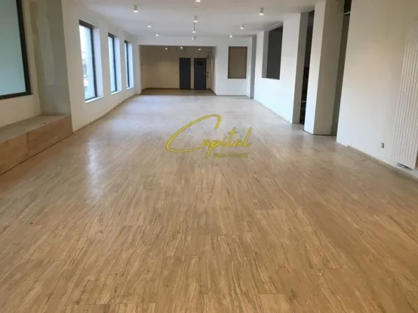 Tirane, jepet me qera ambjent biznesi Kati 1, 105 m² 1.000 € (XHAMLLIKU)