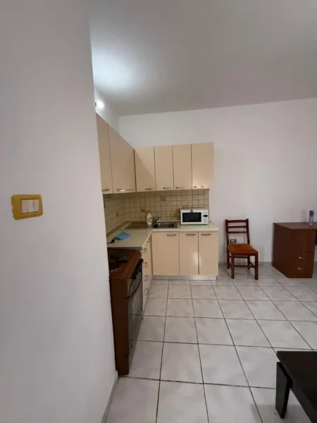 Tirane, jepet me qera apartament 1+1 Kati 1, 70 m² 400 € (Selvia)