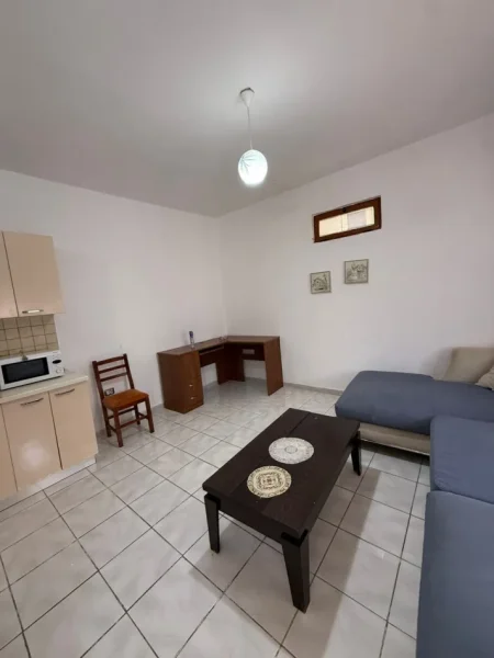 Tirane, jepet me qera apartament 1+1 Kati 1, 70 m² 400 € (Selvia)