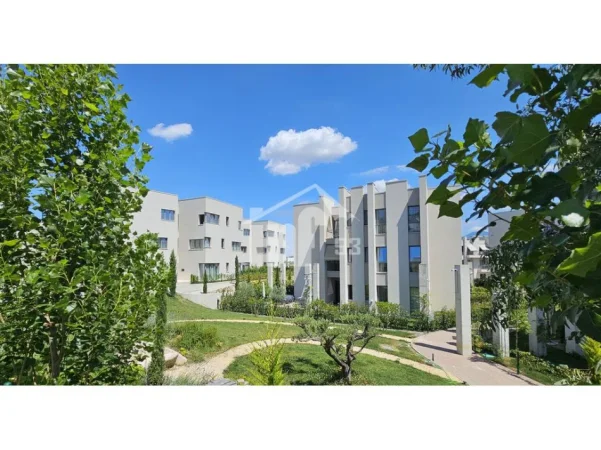 Tirane, jepet me qera apartament 3+1 Kati 0, 120 m² 1.800 € (“GREEN VALLEY” REZIDENCE, PËRBALLË LIQENIT ARTIFICIAL)