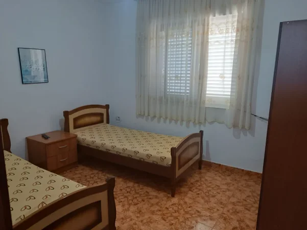Tirane, jepet me qera apartament 1+1 Kati 1, 60 m² 360 € (Bulevardi ri)