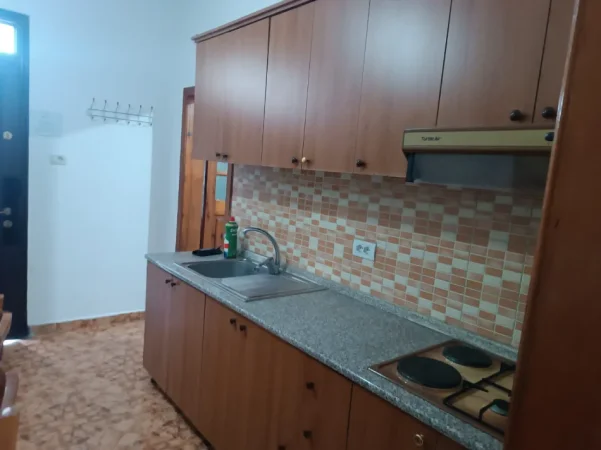 Tirane, jepet me qera apartament 1+1 Kati 1, 60 m² 360 € (Bulevardi ri)