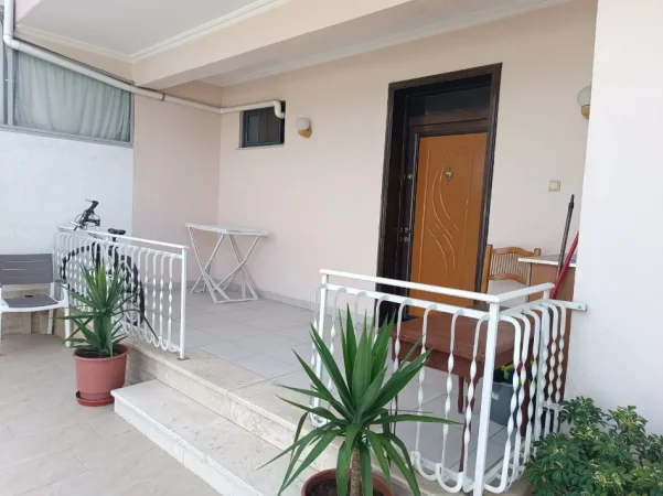Tirane, jepet me qera apartament 1+1 Kati 1, 60 m² 360 € (Bulevardi ri)