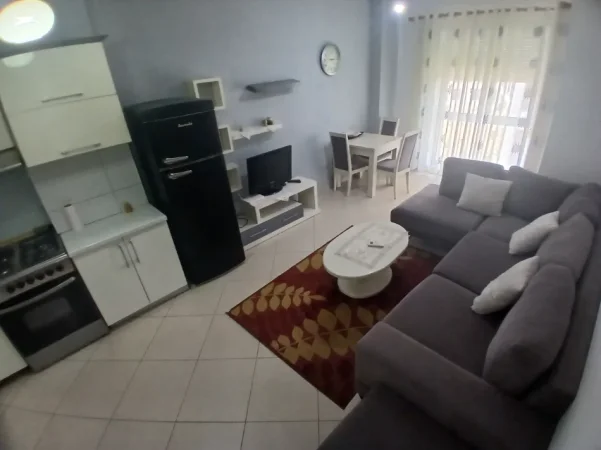 Tirane, jepet me qera apartament 1+1+Ballkon Kati 3, 65 m² 500 € (21 dhjetori)