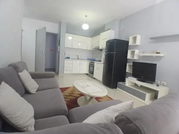 Tirane, jepet me qera apartament 1+1+Ballkon Kati 3, 65 m² 500 € (21 dhjetori)