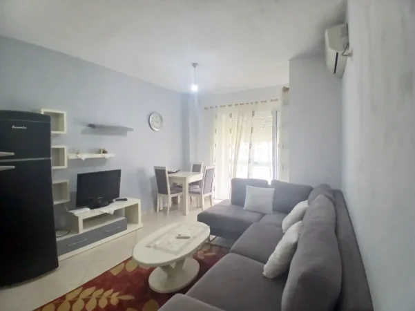 Tirane, jepet me qera apartament 1+1+Ballkon Kati 3, 65 m² 500 € (21 dhjetori)