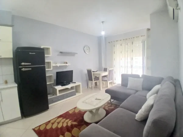 Tirane, jepet me qera apartament 1+1+Ballkon Kati 3, 65 m² 500 € (21 dhjetori)