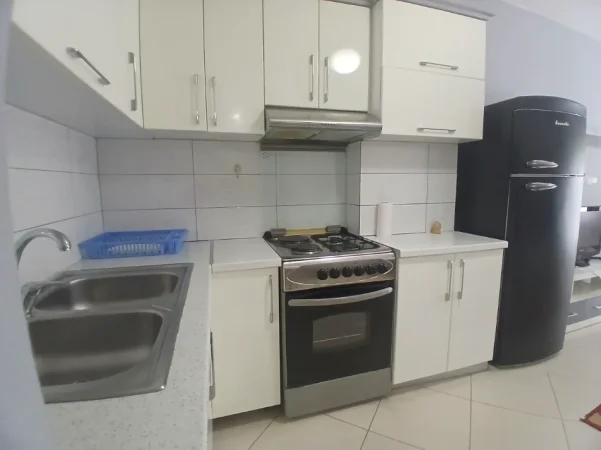 Tirane, jepet me qera apartament 1+1+Ballkon Kati 3, 65 m² 500 € (21 dhjetori)
