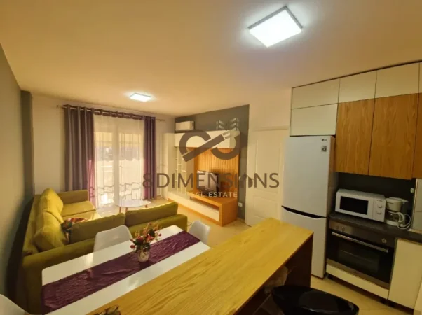 Jepet me qera Apartament 2+1 Te 5 Maji prane Emerald Mall (D8242A-173)