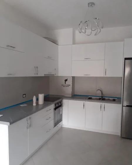 Tirane, jepet me qera apartament 1+1 Kati 3, 80 m² 500 € (ASTIR)