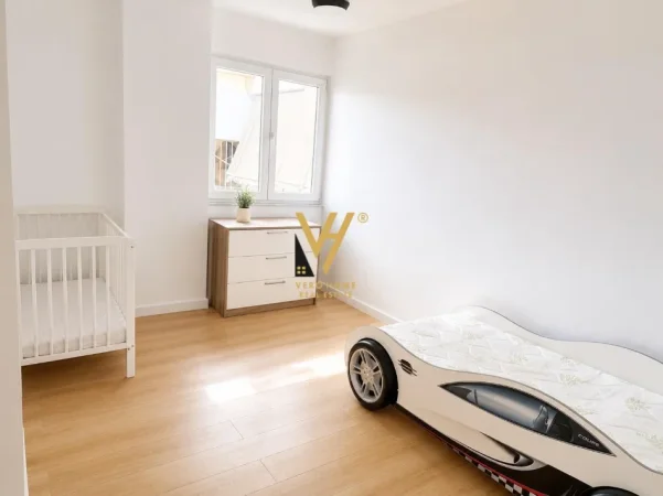 Tirane, jepet me qera apartament 2+1+Ballkon Kati 9, 105 m² 580 € (YZBERISHT)