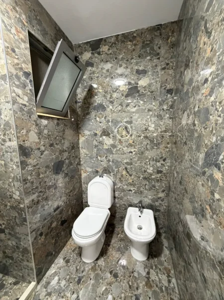 🌊 SHITET APARTAMENT 2+1 ME PAMJE NGA DETI – SHKËMBI I KAVAJËS