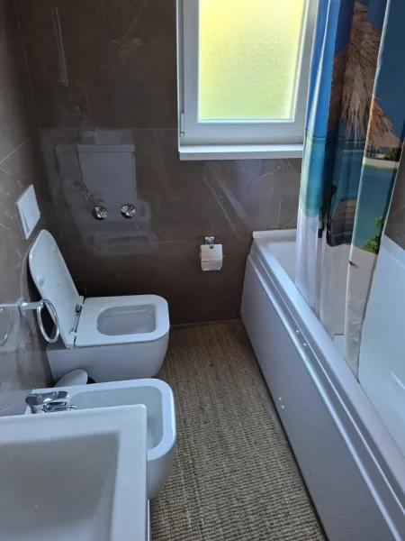 Tirane, jepet me qera apartament Kati 2, 400 m² 2.200 € (Selitë)