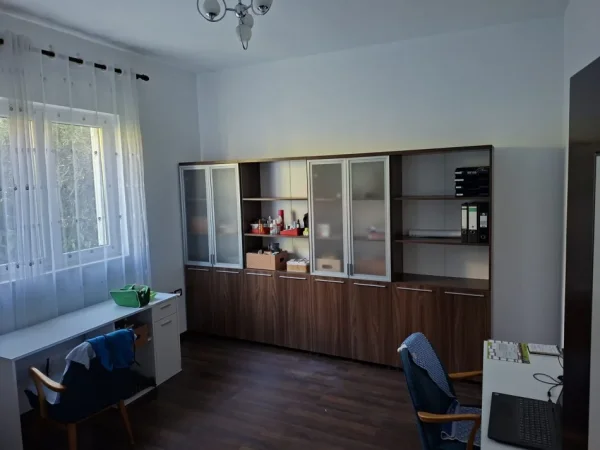 Tirane, jepet me qera apartament Kati 2, 400 m² 2.200 € (Selitë)