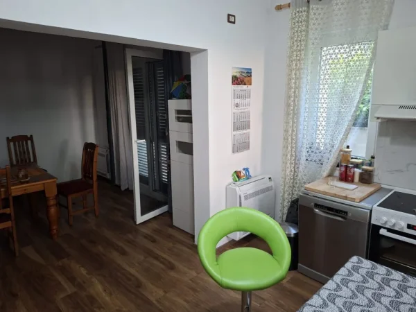 Tirane, jepet me qera apartament Kati 2, 400 m² 2.200 € (Selitë)
