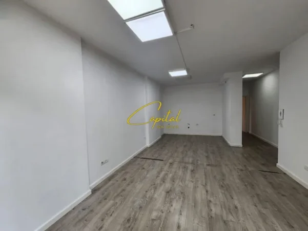 Tirane, jepet me qera ambjent biznesi Kati 2, 95 m² 800 € (STADIUMI DINAMO)
