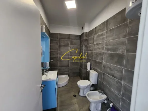 Tirane, jepet me qera ambjent biznesi Kati 2, 95 m² 800 € (STADIUMI DINAMO)
