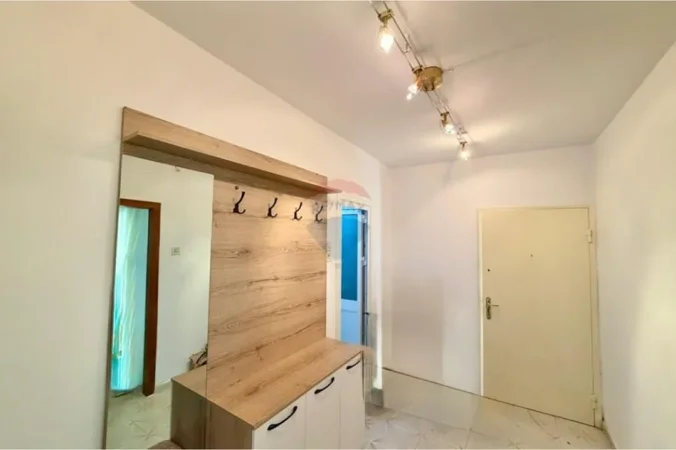 Tirane, jepet me qera apartament 2+1+Ballkon Kati 1, 85 m² 420 € (Rruga Llambi Bonata)