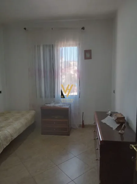 Tirane, jepet me qera apartament 3+1+Ballkon Kati 2, 120 m² 520 € (ALI DEMI)