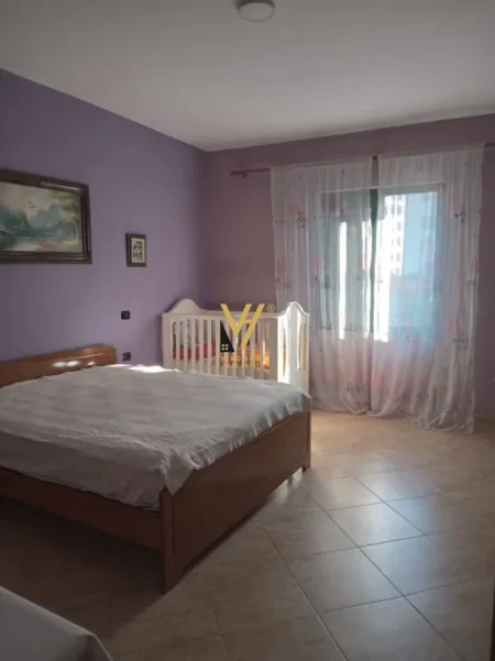 Tirane, jepet me qera apartament 3+1+Ballkon Kati 2, 120 m² 520 € (ALI DEMI)