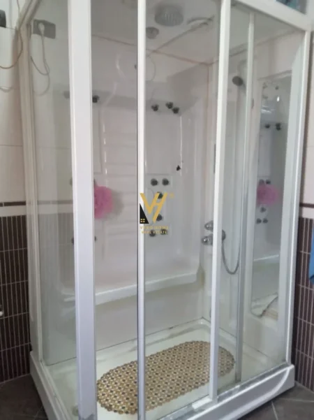 Tirane, jepet me qera apartament 3+1+Ballkon Kati 2, 120 m² 520 € (ALI DEMI)