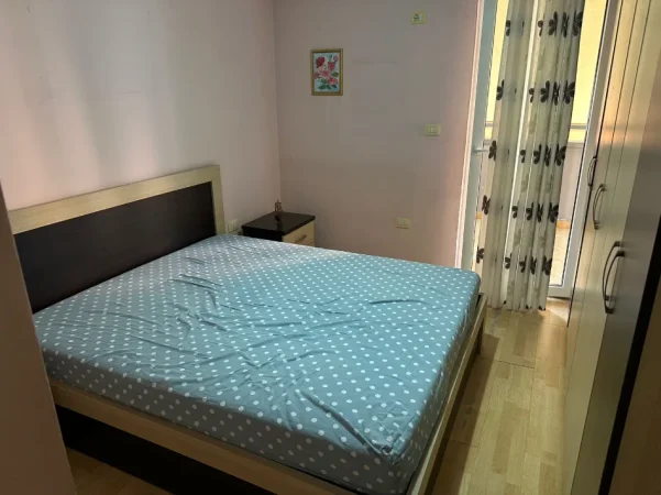 Tirane, jepet me qera apartament 2+1+Ballkon Kati 3, 90 m² 650 € (Jordan Misja)