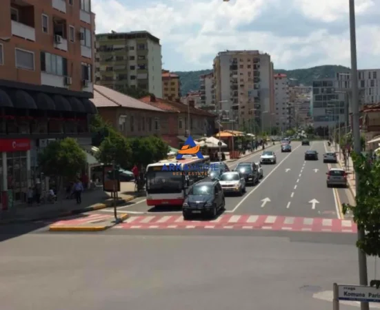 Tirane, jepet me qera apartament 1+1+Ballkon Kati 7, 60 m² 692 € 