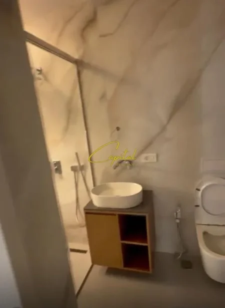 Tirane, jepet me qera apartament 1+1 Kati 8, 75 m² 1.100 € (GOLDEN TOWER RESIDENCE)