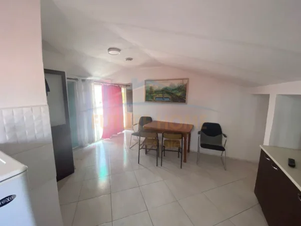 Tirane, jepet me qera apartament 1+1 Kati 3, 20 m² 270 € (Rruga Siri Kodra)