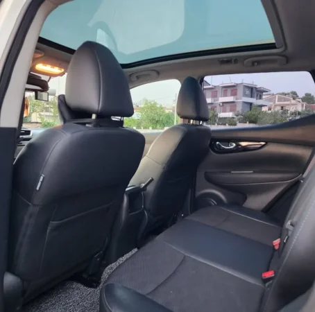 Tirane, Shes Nissan Qashqai, motorr 1.6 naftë, me 135,000 km. Nafte, e bardhë automatik Klima 135.000 km 11.000 €