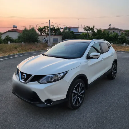 Tirane, Shes Nissan Qashqai, motorr 1.6 naftë, me 135,000 km. Nafte, e bardhë automatik Klima 135.000 km 11.000 €
